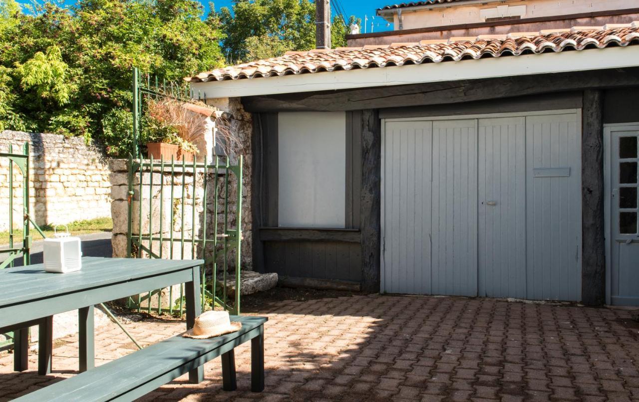 Gite Du Presbytere Port D'Envaux, Ravissante Maison De Charme Exterior photo